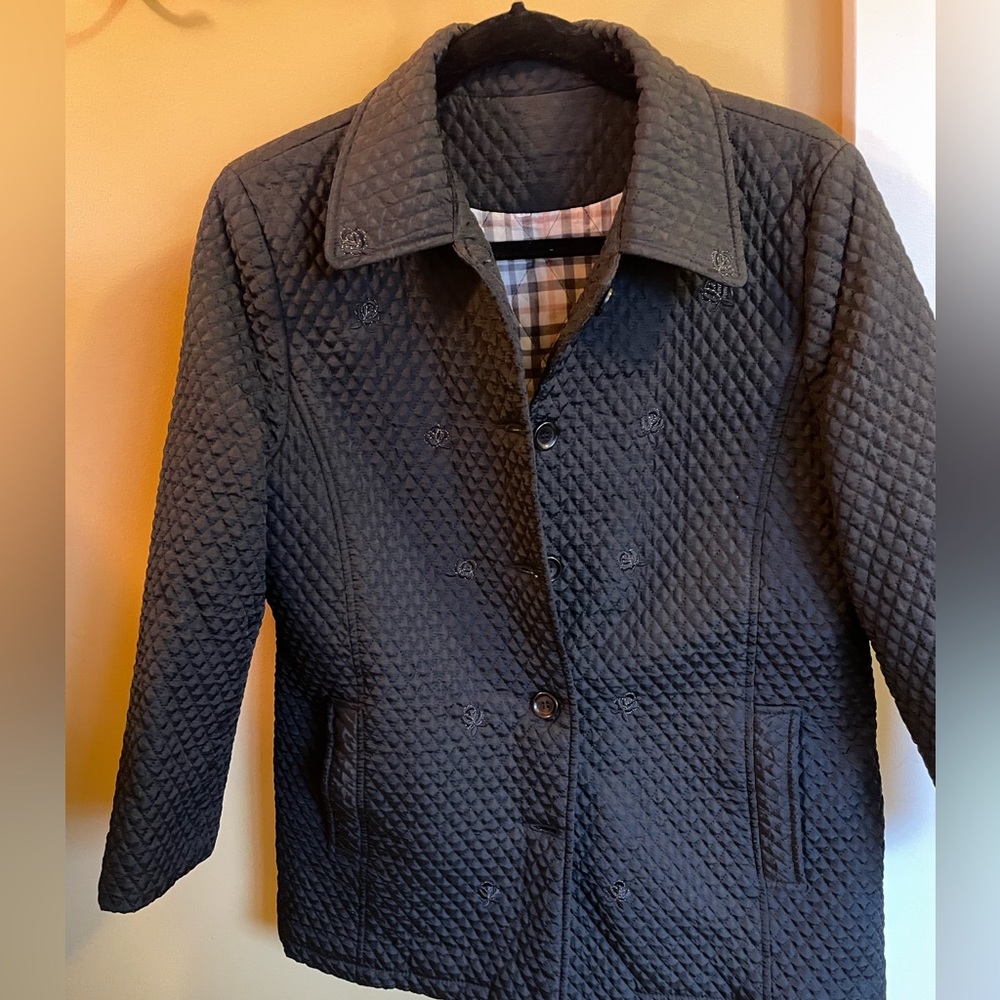 Lightweight L coat with diamond padding and button detail
